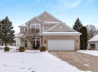 627 Hartfield Dr SE, Ada, MI 49301