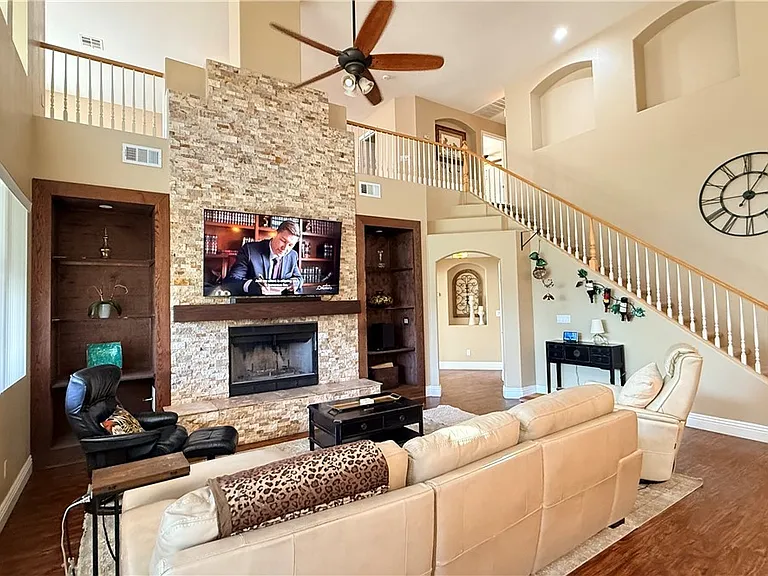 10633 Adamsong Ave — Photo 7