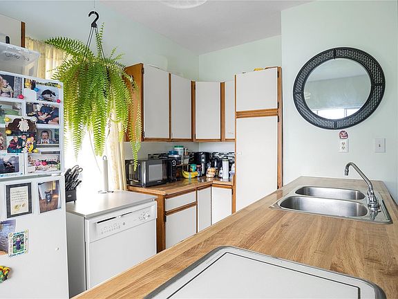 3rd image of 532 Prideaux St
