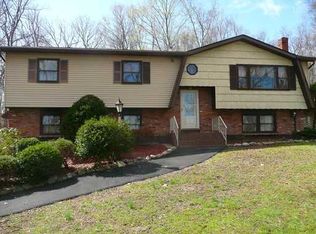 21 Round Hill Rd, Washingtonville, NY 10992