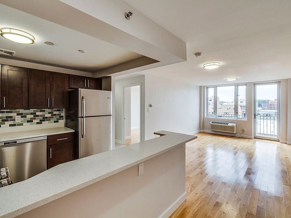 1st image of 2625 28th St APT 5A