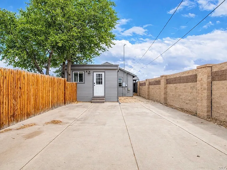 601 Meade St — Photo 15