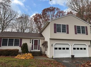 20 Lupine Ct, South Kingstown, RI 02879