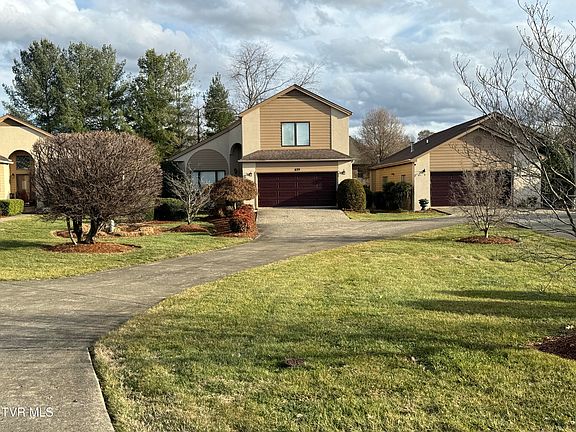 3rd image of 835 Xanadu Ct #835