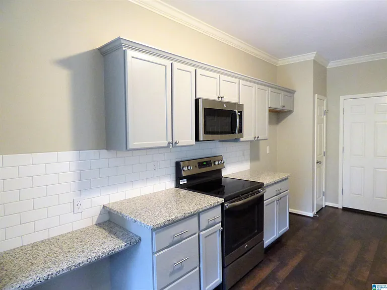 951 Savannah Ln — Photo 5