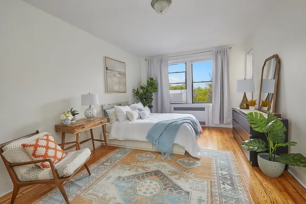 Sold by Compass | media 1