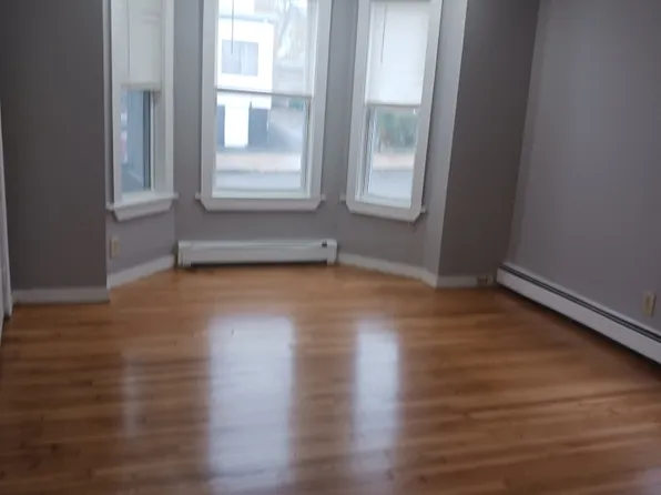 43 Adams St APT 1, Lynn, MA 01902