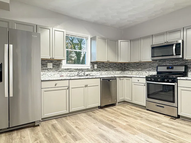 2728 E Virginia Beach Blvd — Photo 8