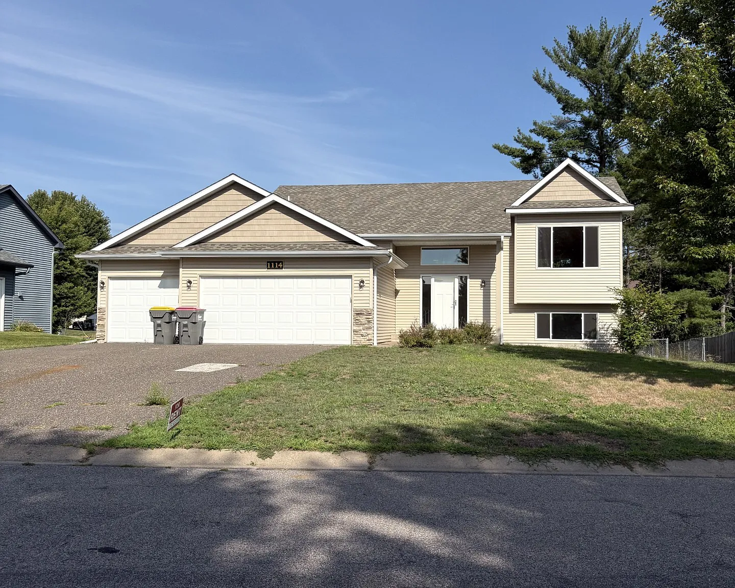 5 bed, 2336 sqft, $3,200 — Photo 1