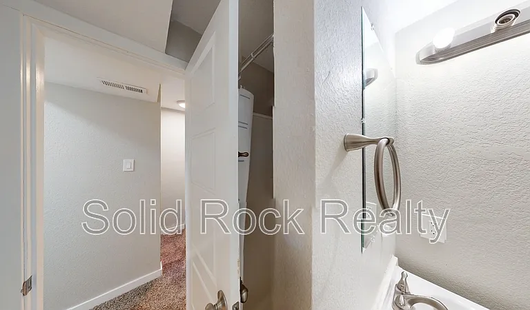 2331 Lexington Village Ln — Photo 15