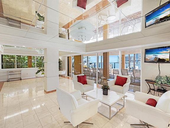 2nd image of 1700 S Bayshore Ln APT 2A