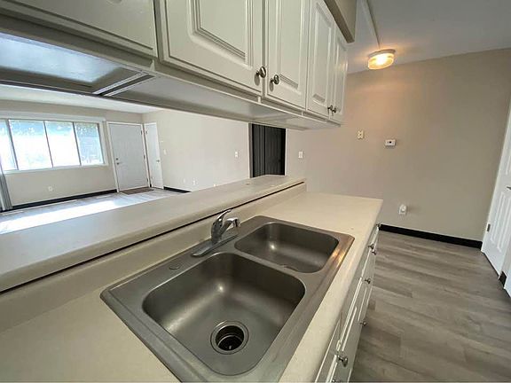 4th image of 921 22nd Ave