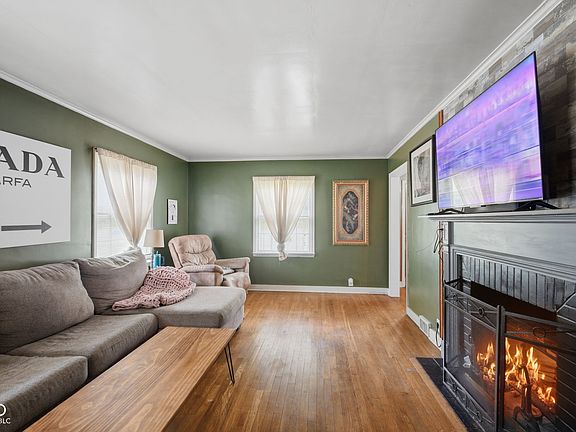 4th image of 1121 Woodlawn Dr