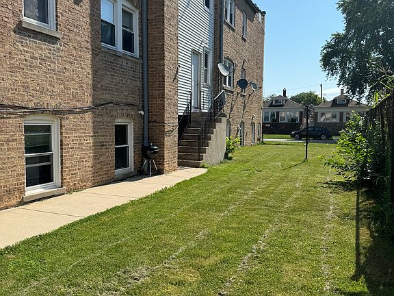 2nd image of 7135 W Wrightwood Ave #B