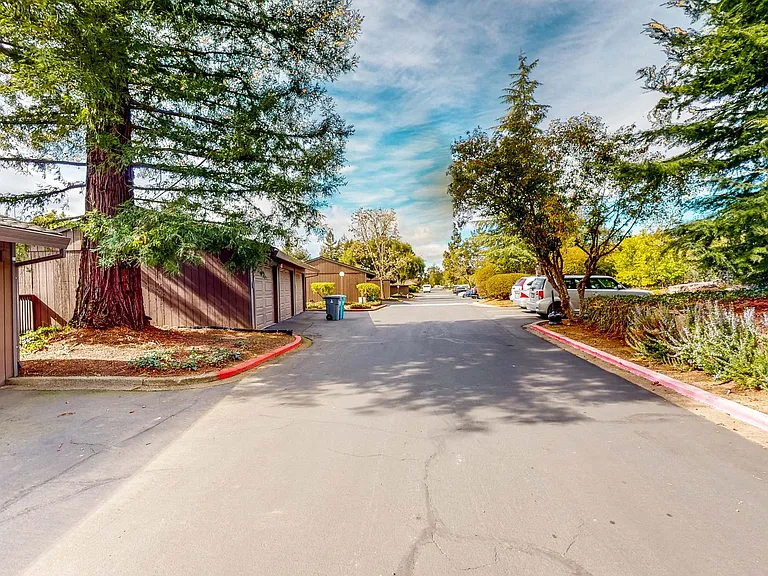 372 Los Alamos Rd — Photo 46