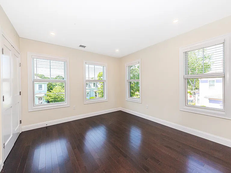 120 Jerome St — Photo 17