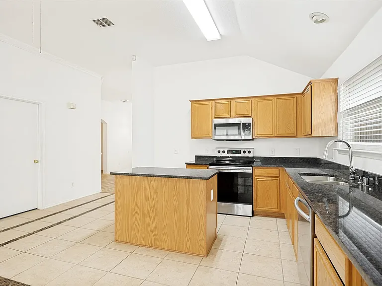 202 Trenton Dr — Photo 23