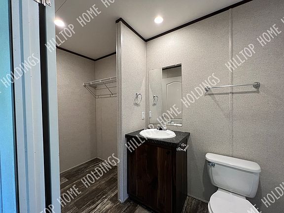 Ensuite bathroom and closet