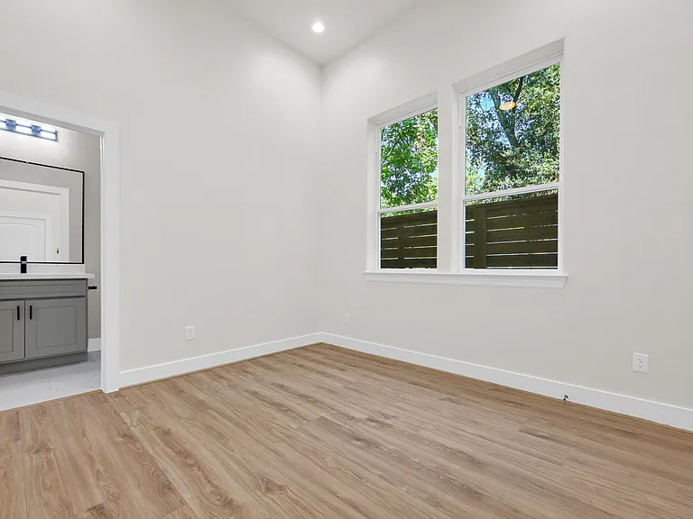 715 Service St #B — Photo 6