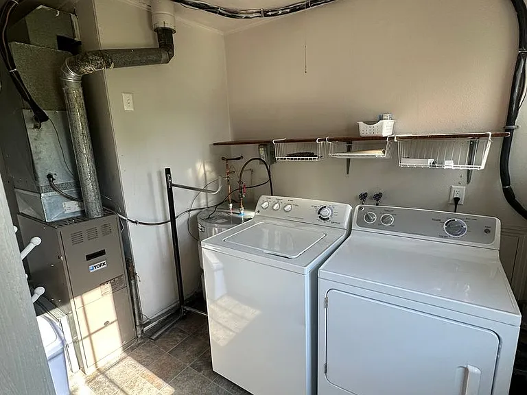 610 Gerecke St — Photo 2