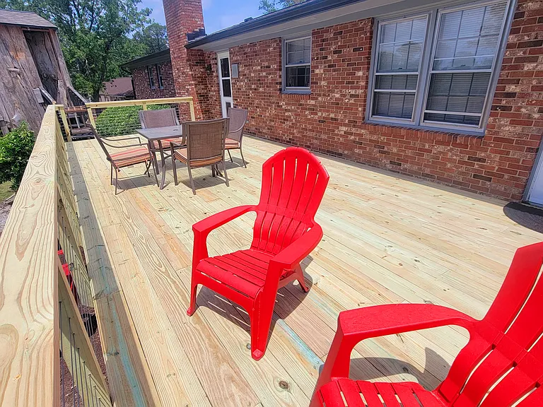 806 Greenwood Dr — Photo 5
