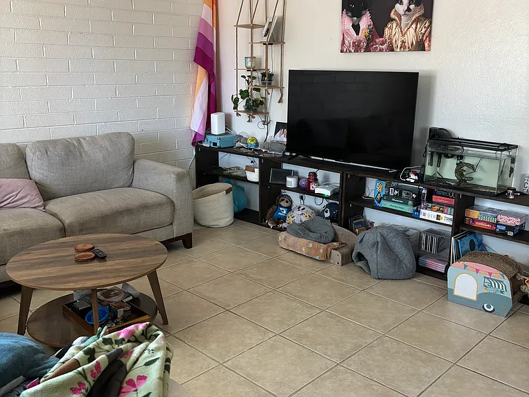 205 E Butler Dr — Photo 2