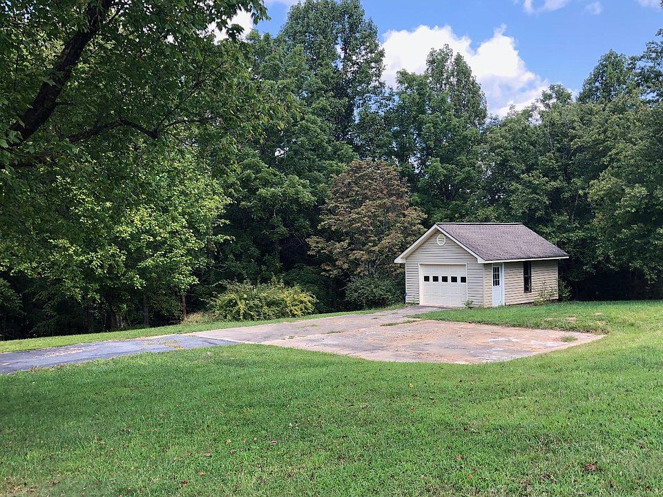 2nd image of 382 Garrett Cir