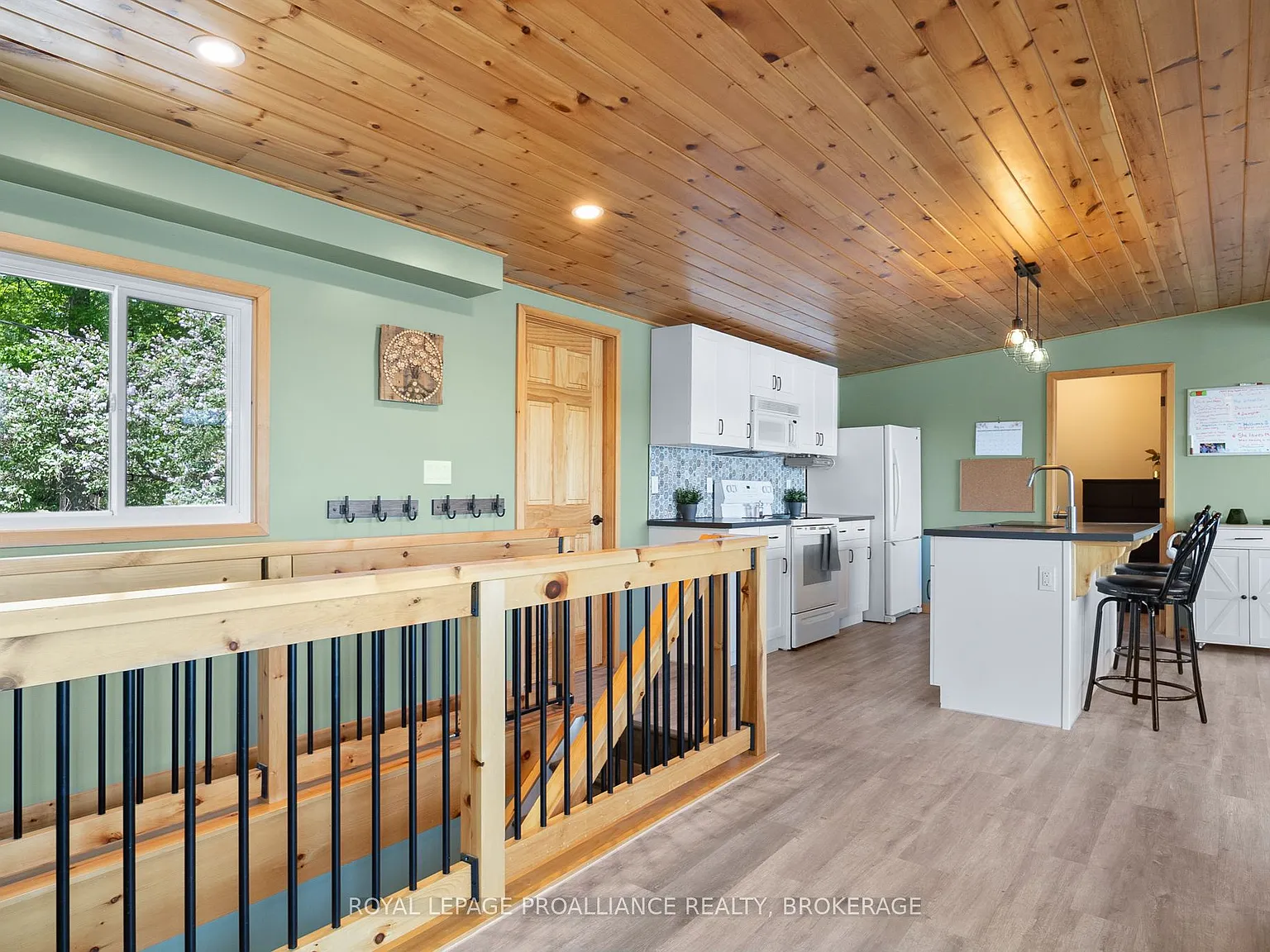 4 bed, $2,500 — Photo 3