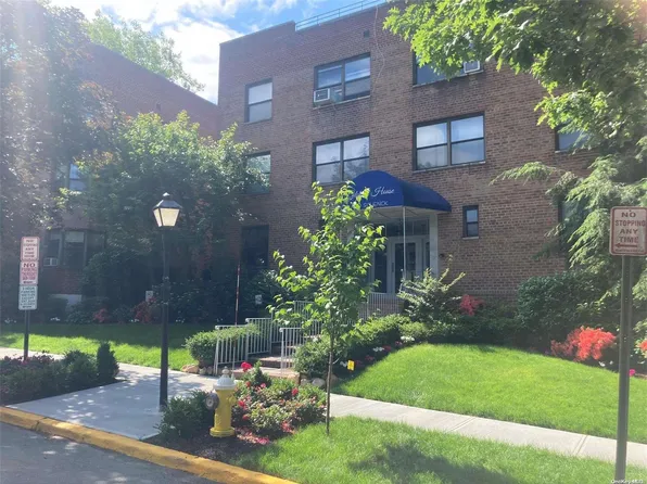 90 Schenck Avenue #3E, Great Neck, NY 11021