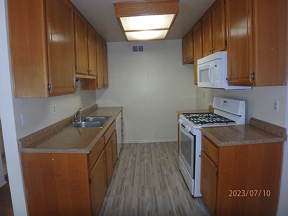 5th image of 4315 Dixie Canyon Ave APT 202
