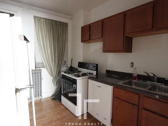 5th image of 3518 N Broadway St #2N