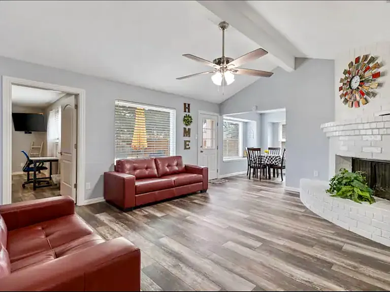 2904 Turtlerock Dr — Photo 2