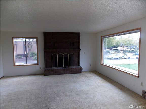 5th image of 419 J St NE