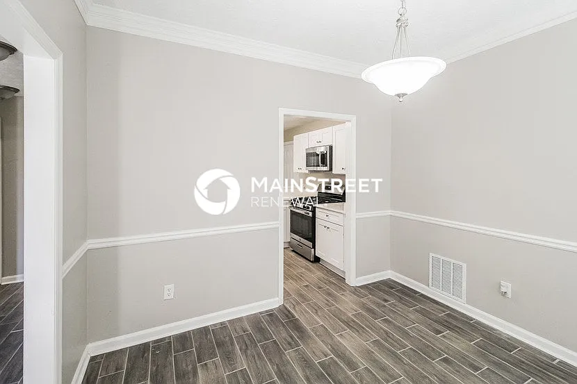 754 Woodstone Rd — Photo 3