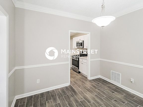 5th image of 754 Woodstone Rd