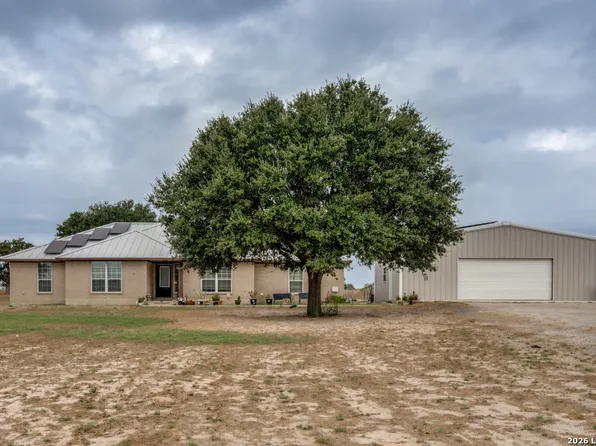 653 LAKE VALLEY DR, La Vernia, TX 78121