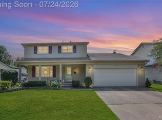374 Meadowlake Rd, Canton, MI 48188