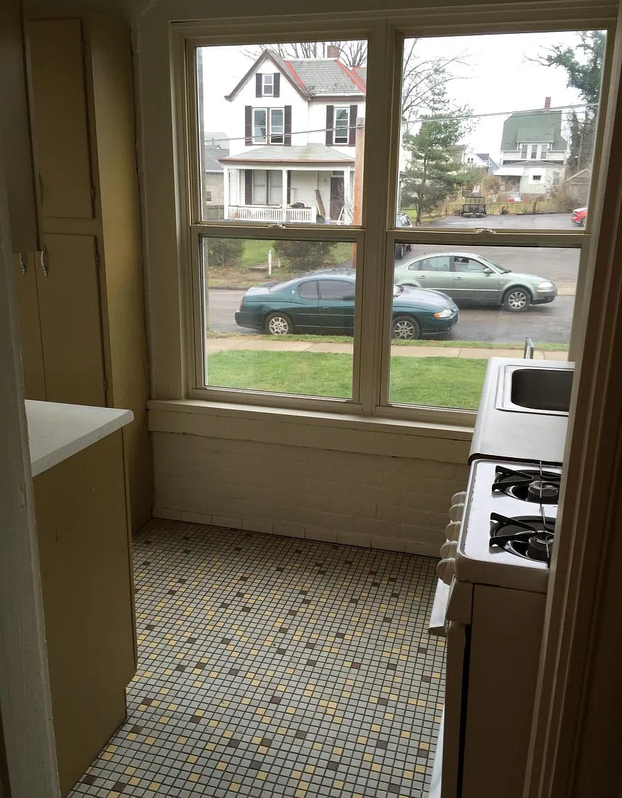 4916 Forest Ave — Photo 3