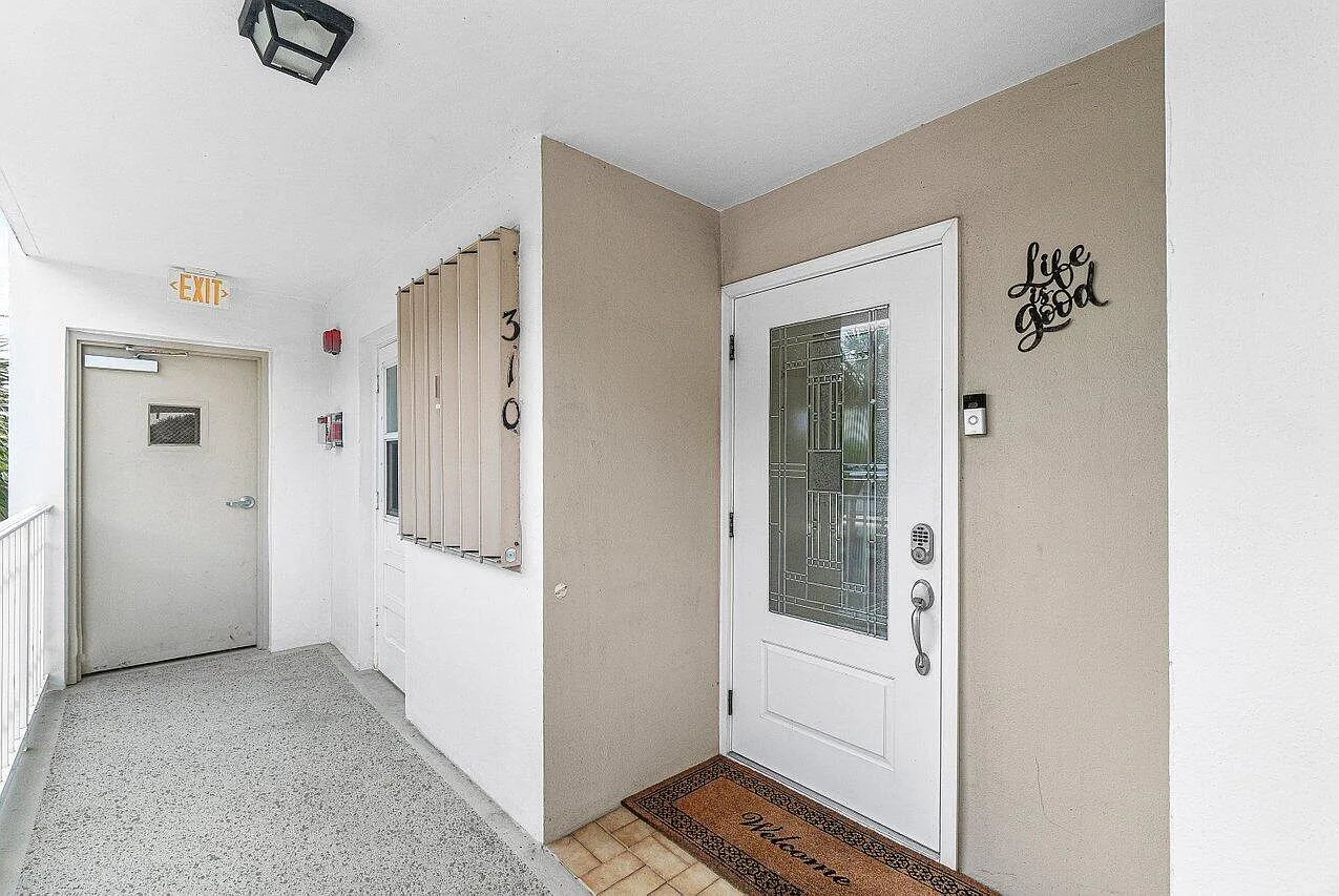 1 bed, 1.0 bath, 1009 sqft, $4,000 — Photo 2