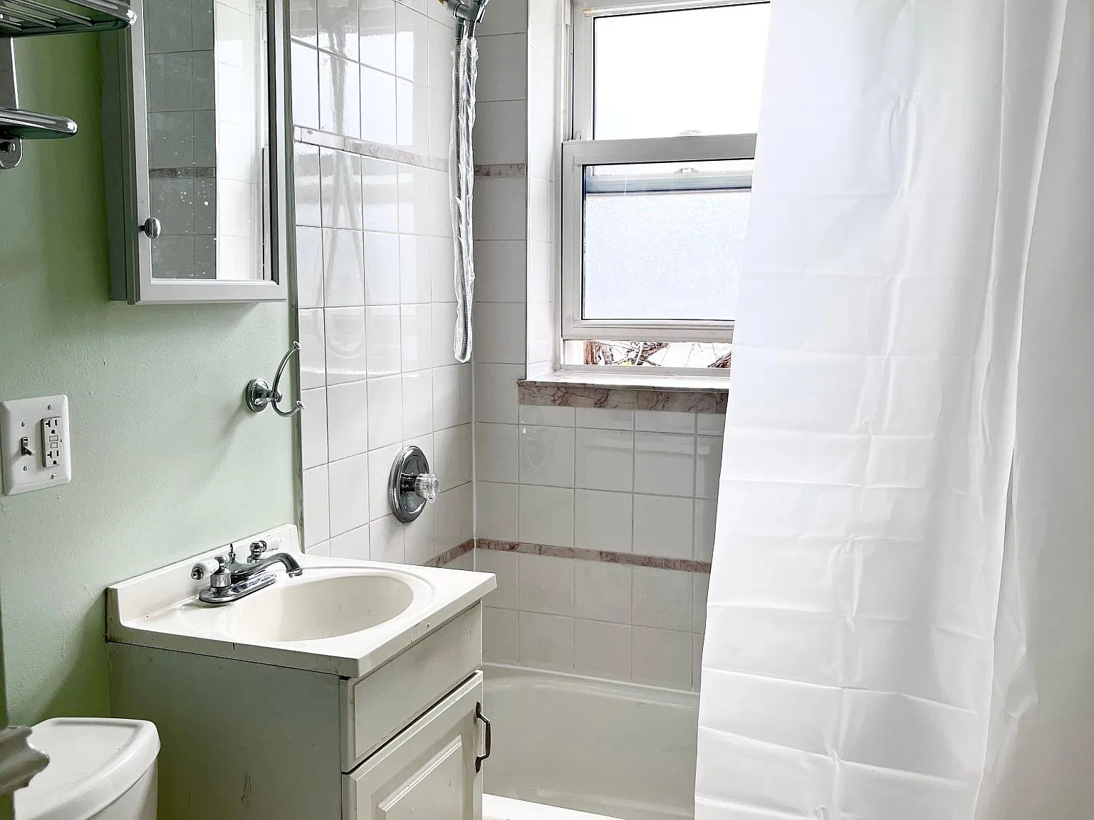1 bed, 700 sqft, $1,375 — Photo 2