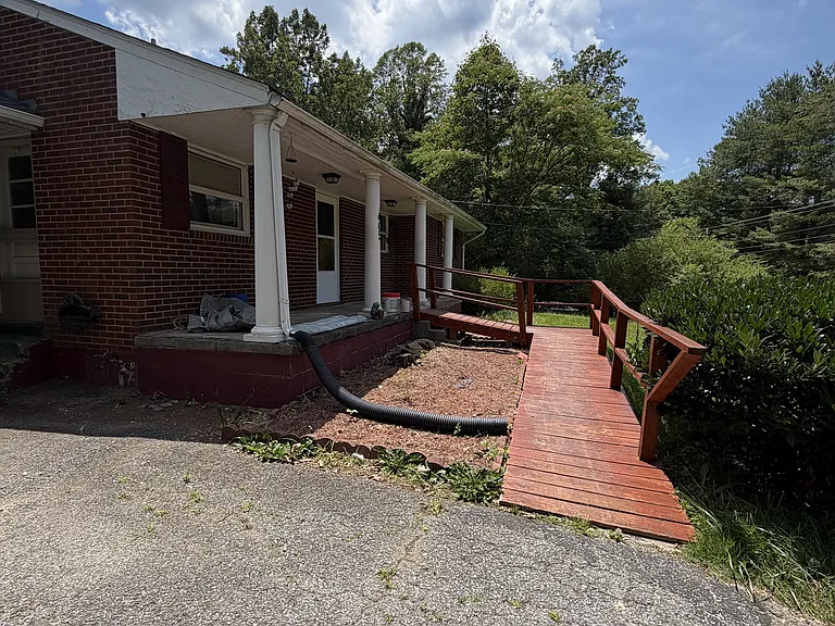 405 Winesap Rd — Photo 5