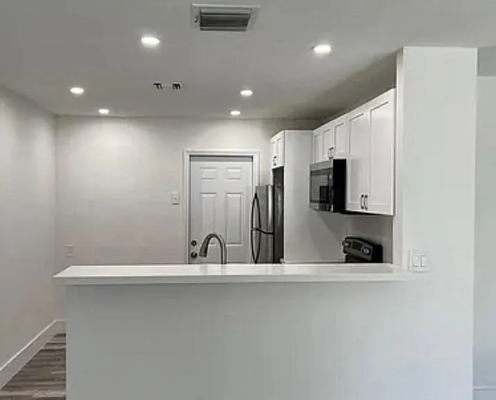 2034 Taylor St — Photo 3