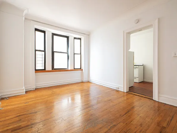 409 Edgecombe Avenue 1D image 2 of 8