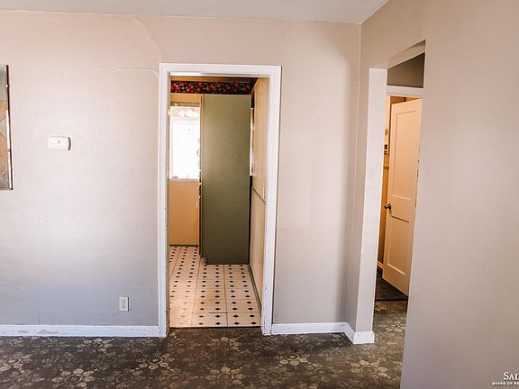 5th image of 501 Montrose St