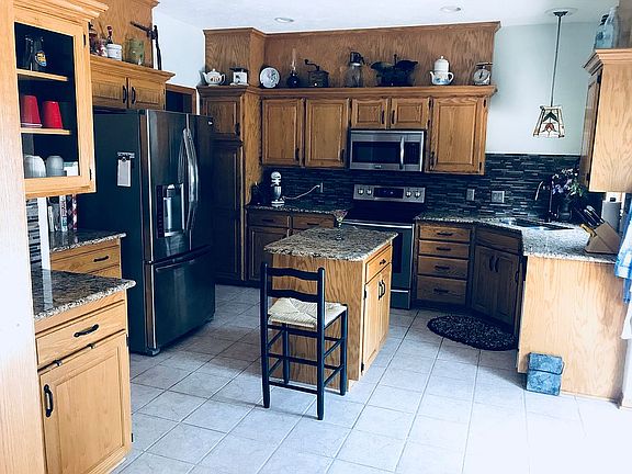 4th image of 1015 Skyline Dr