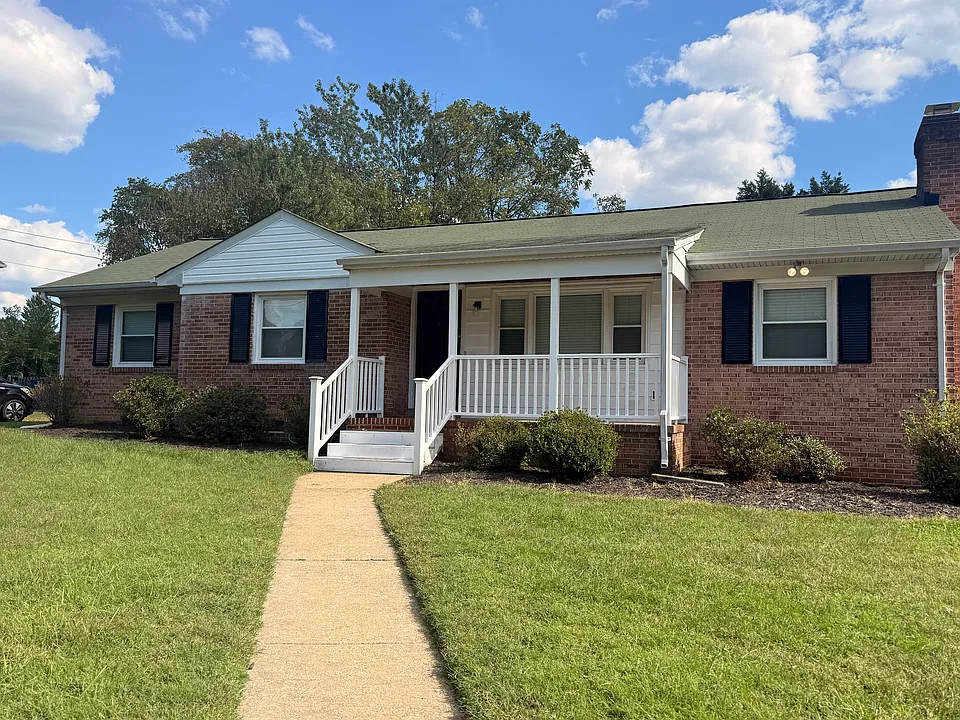 8259 Meadowview Ln