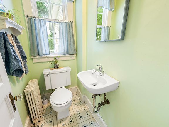 15th image of 1231 Oakwood St