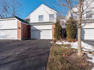 120 S Pembroke Cir, Lake Bluff, IL 60044