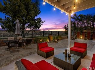 8885 E Foxhollow Dr, Anaheim, CA 92808