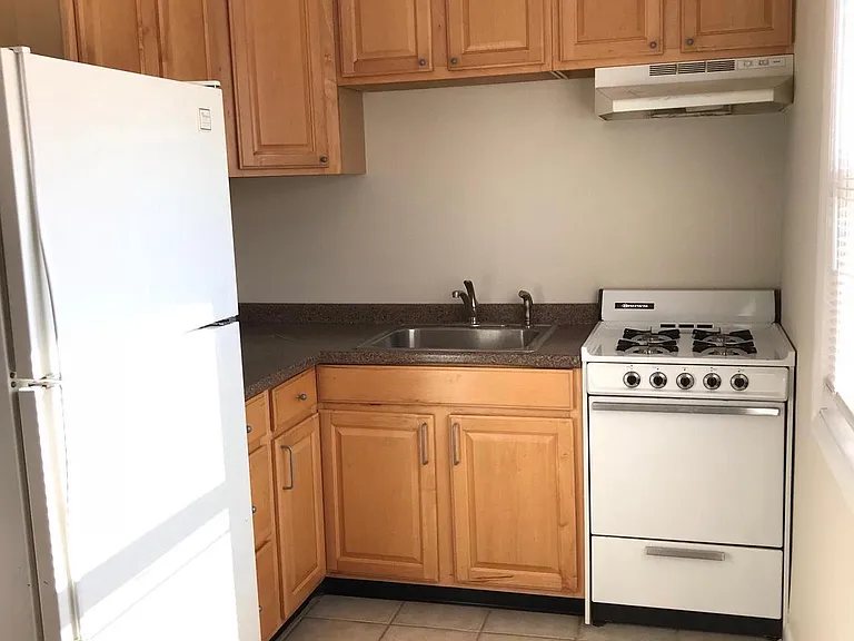 422 W Jefferson St — Photo 5